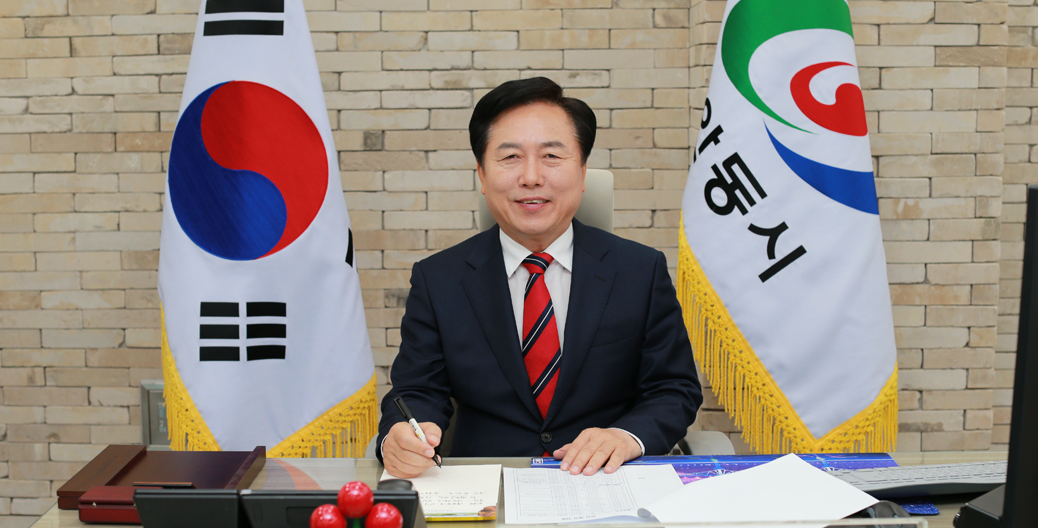 새로운 안동 준비된 시장 안동시장 권기창입니다.